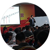 專家輔導(dǎo)、現(xiàn)場(chǎng)沙龍，更多干貨與人脈資源